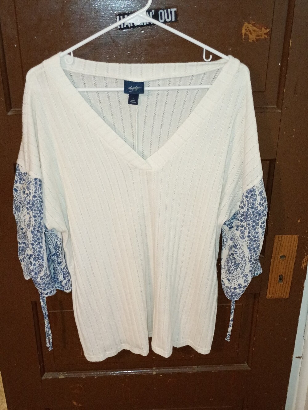 EUC Daytrip V-Neck 3/4 Sleeve Flowy Blouse L